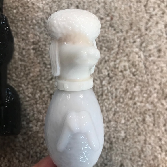 ❄Set of 2 Vintage Avon ‘Topaze Cologne‘ Milk Glass Poodle Set - Picture 9 of 10